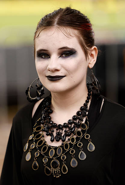 Gotycka Szafa#13: Mroczny Listopad - W co ubierają się goci pod koniec jesieni ? Gotyckie sukienki, bluzy i reszta!