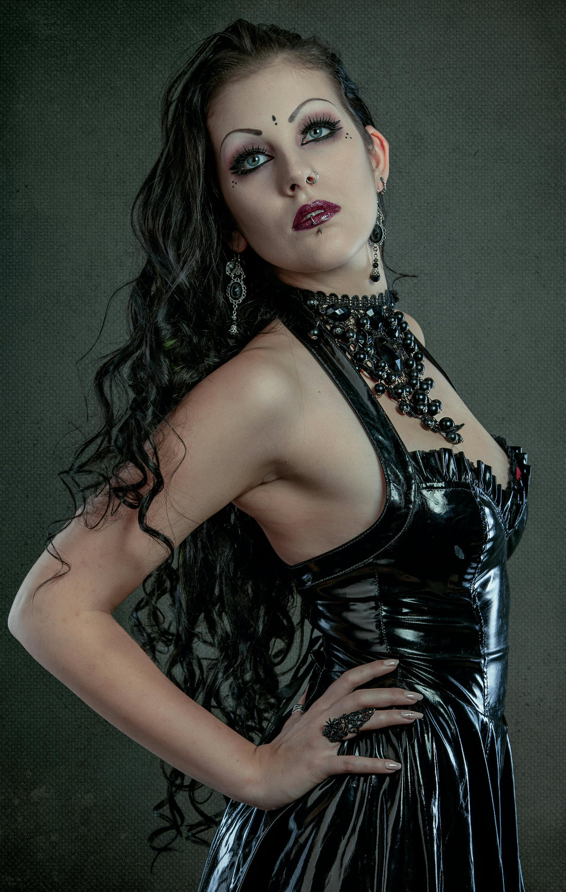 Gotycka Szafa #24: Jak łączyć gotyckie ubrania z nowoczesnym streetwearem? Praktyczny przewodnik stylizacji