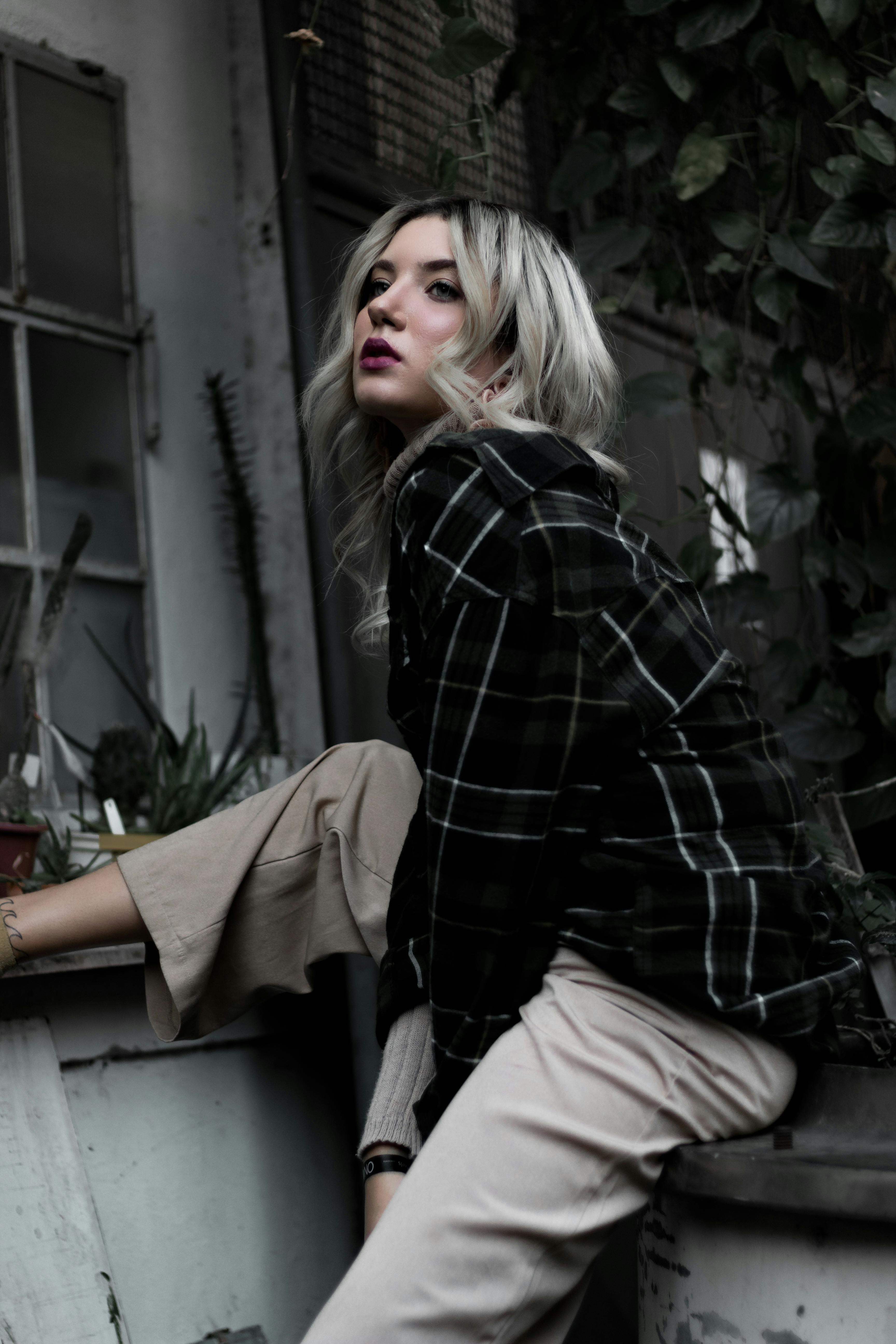 W Rytmie Grunge #3: Tartan i Paski – Jak Ubierać Się na Grunge? Pełna Autentyczność i Nonkonformizm Lat 90.