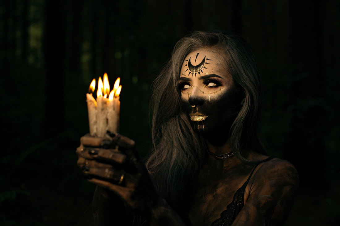 Wiccański Tarot #7: Dlaczego symbole wiedźm wracają do mody? Co naprawdę oznaczają księżyce, ćmy i rośliny