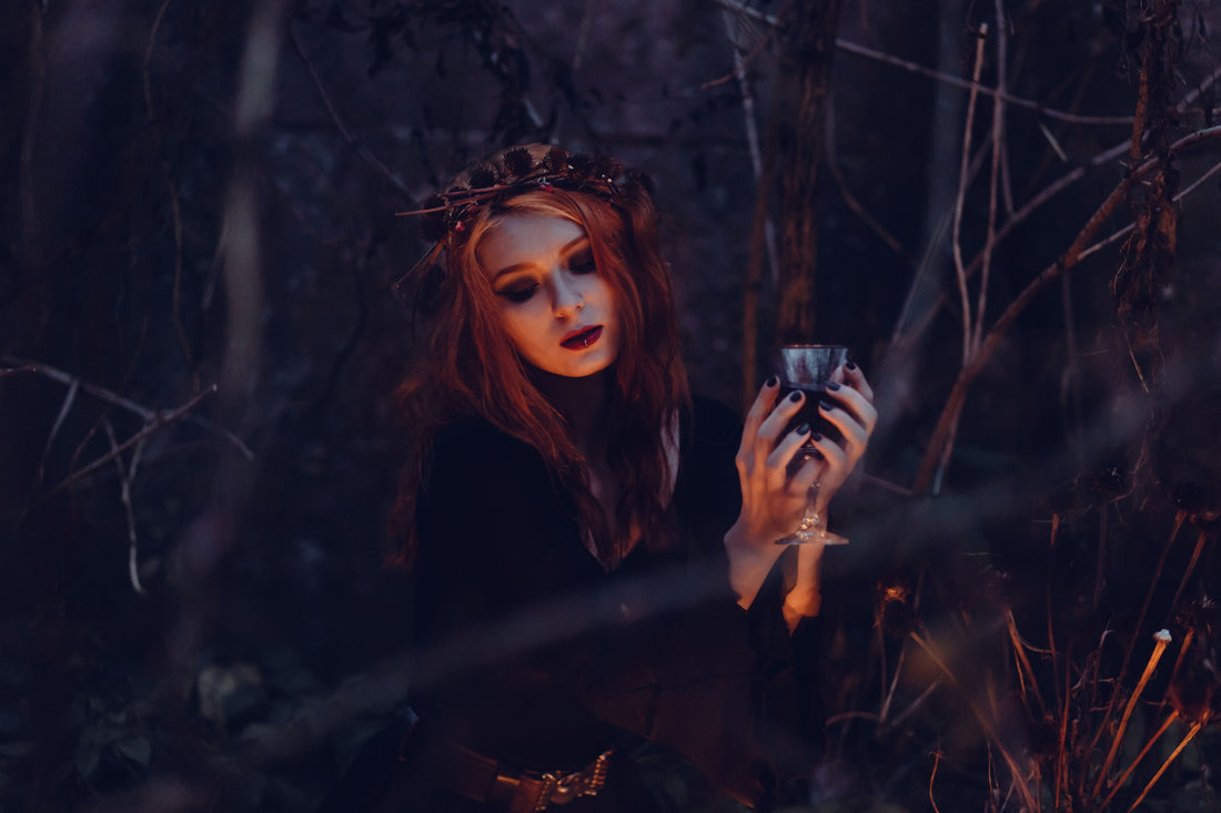 Wiccański Tarot #5: Czy estetyka wiedźmy to tylko moda? Jak odróżnić styl inspirowany Wicca od internetowego trendu