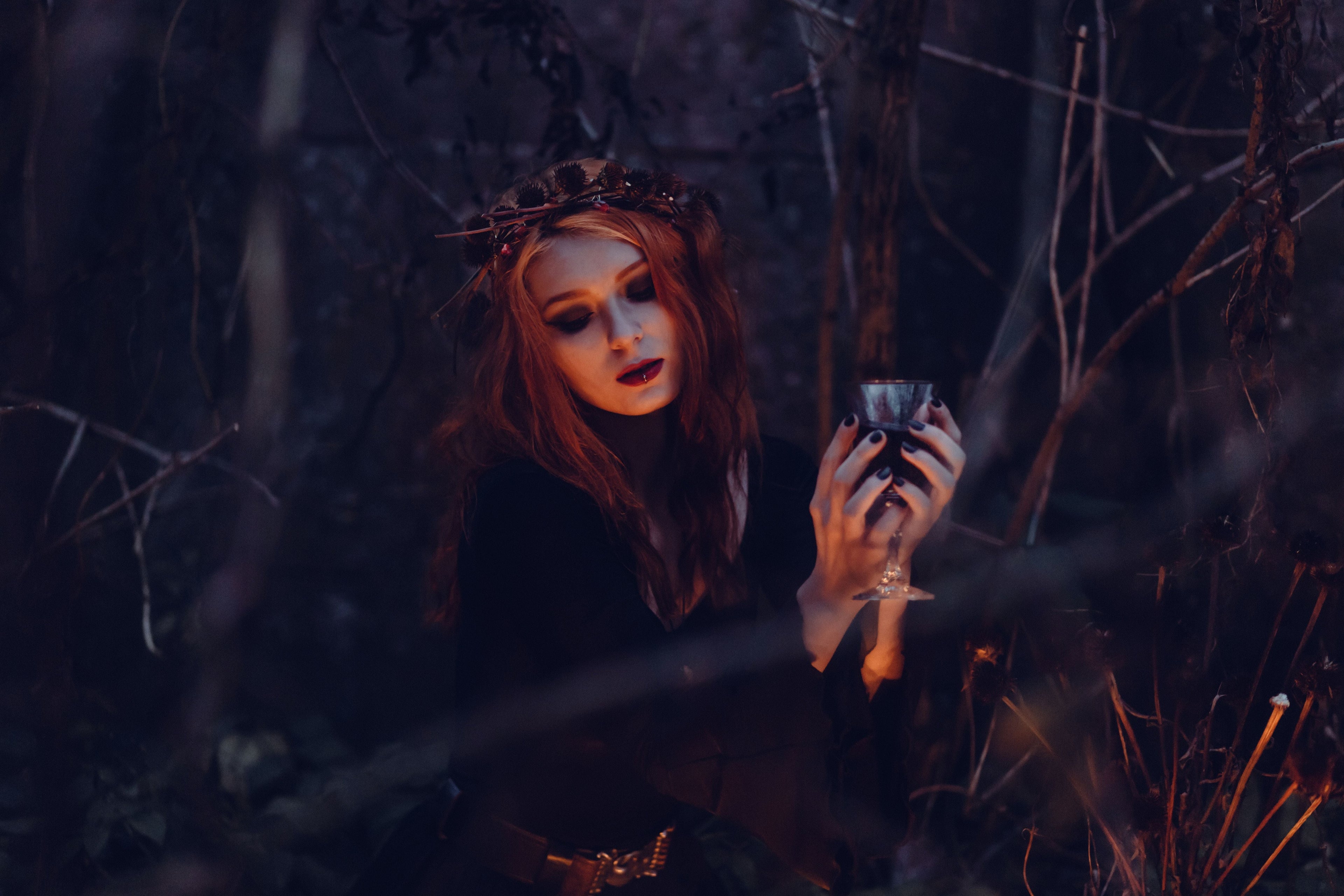 Wiccański Tarot #5: Czy estetyka wiedźmy to tylko moda? Jak odróżnić styl inspirowany Wicca od internetowego trendu