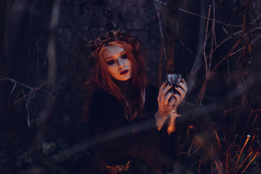 Wiccański Tarot #5: Czy estetyka wiedźmy to tylko moda? Jak odróżnić styl inspirowany Wicca od internetowego trendu