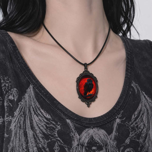Gotycki Naszyjnik Krwawy Kruk | Blood Moon Raven Necklace | Dark Gothic Pendant
