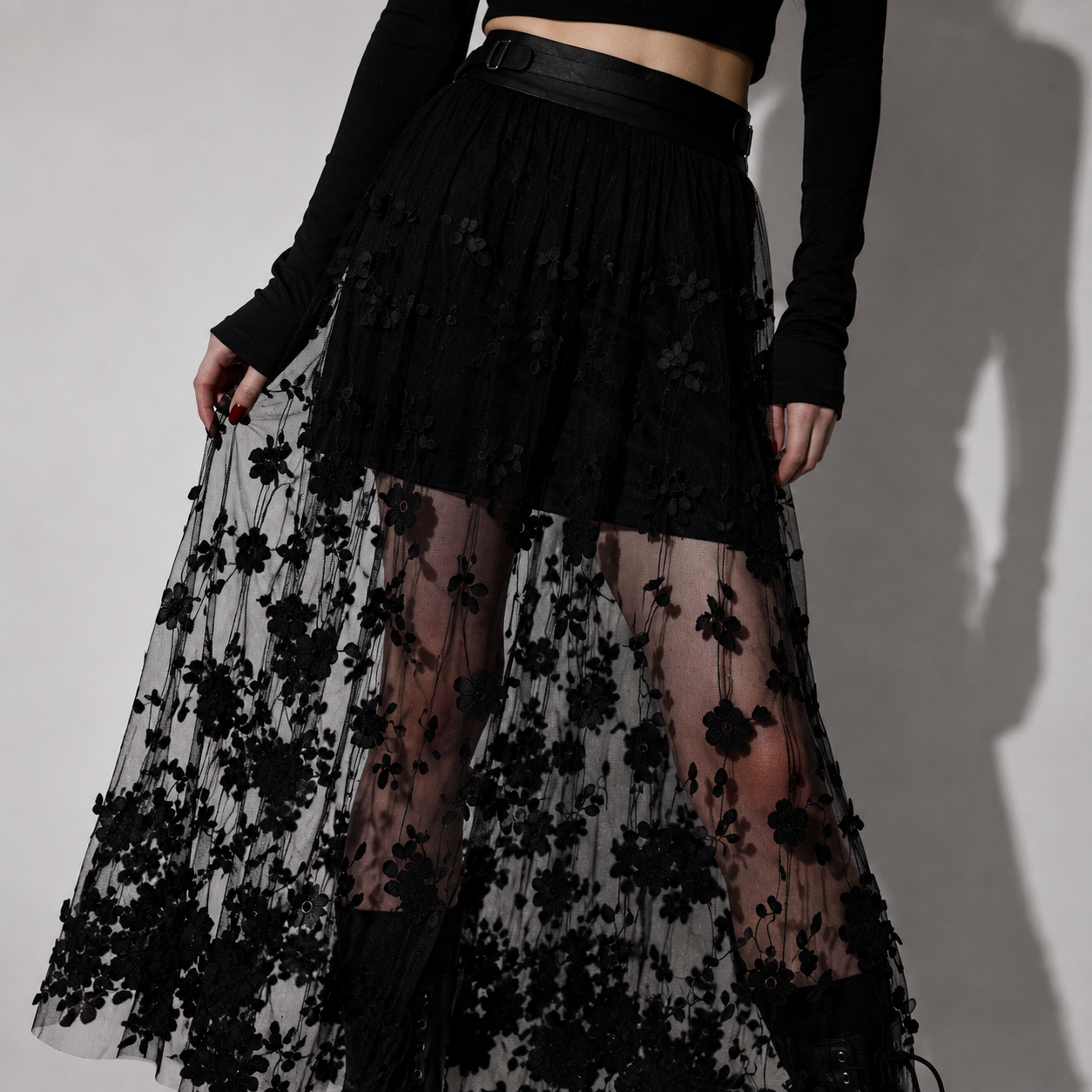 Gotycka Spódnica Maxi z Tiulową Siateczką i Haftowanymi Kwiatami | Czarna Spódnica Gothic Romantic & Dark Elegance