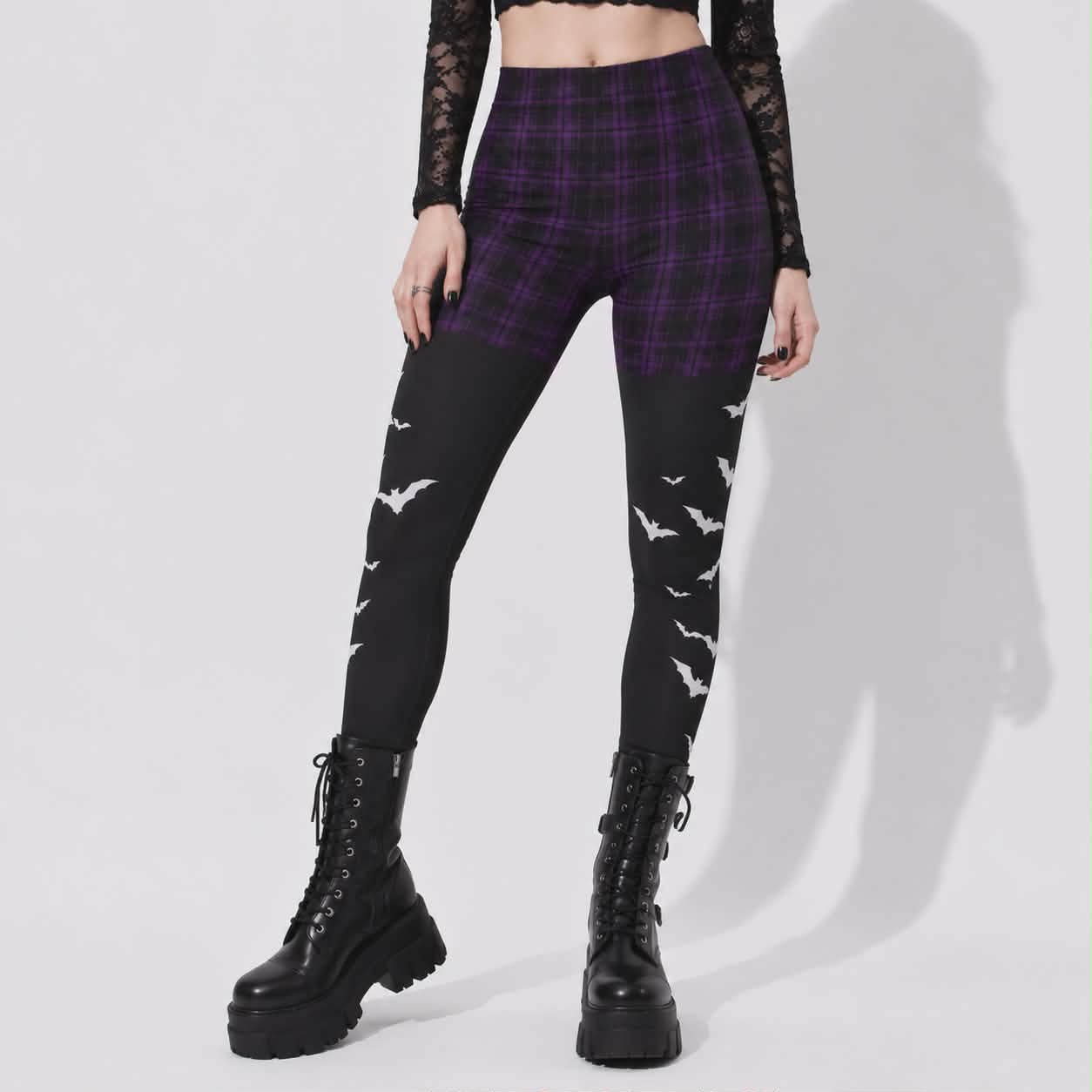 Gotyckie Legginsy Damskie Witchcore | Fioletowa Krata, Nietoperze i Dark Academia